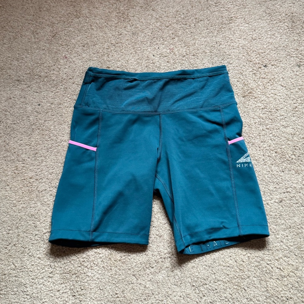 Nike biker shorts size small